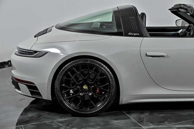 2022 Porsche 992 Targa 4 & 4S - Image 11 of 21