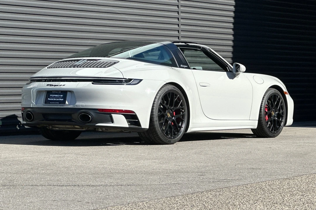 2022 Porsche 992 Targa 4 & 4S - Image 8 of 21