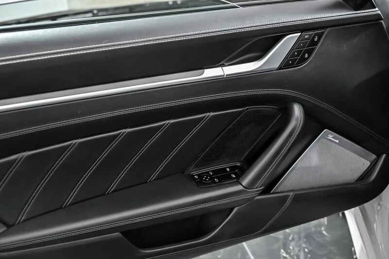 2022 Porsche 992 Targa 4 & 4S - Image 15 of 21