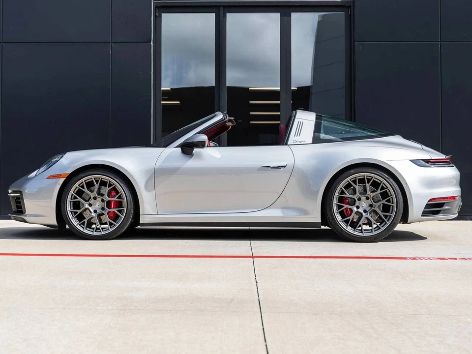 2022 Porsche 992 Targa 4 & 4S - Image 2 of 5