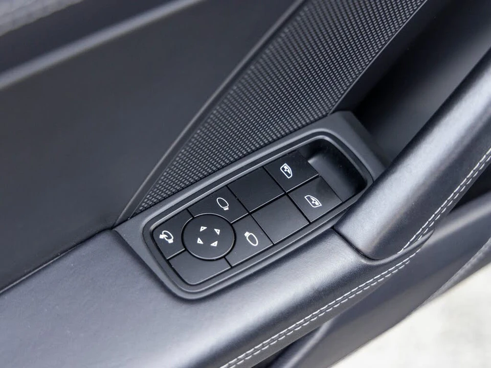 2022 Porsche 992 Targa 4 & 4S - Image 25 of 31