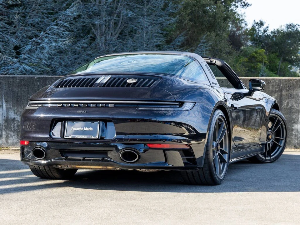 2022 Porsche 992 Targa 4 & 4S - Image 11 of 31