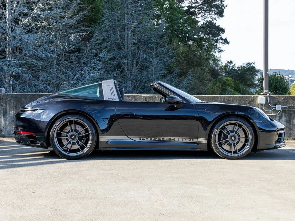 2022 Porsche 992 Targa 4 & 4S - Image 12 of 31