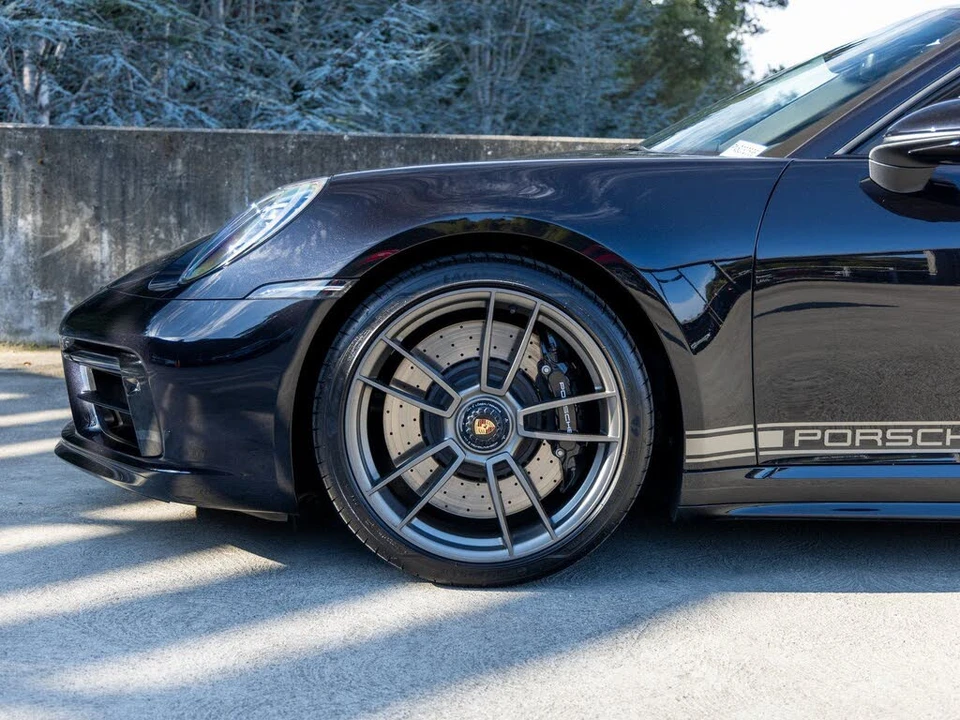 2022 Porsche 992 Targa 4 & 4S - Image 13 of 31