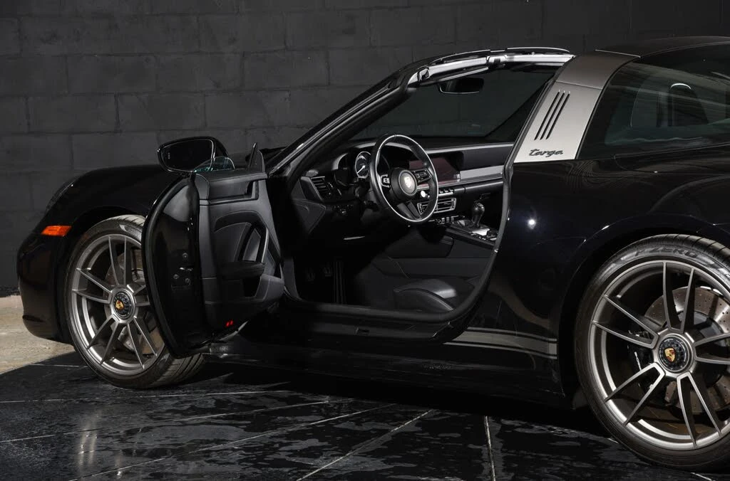 2022 Porsche 992 Targa 4 & 4S - Image 16 of 31