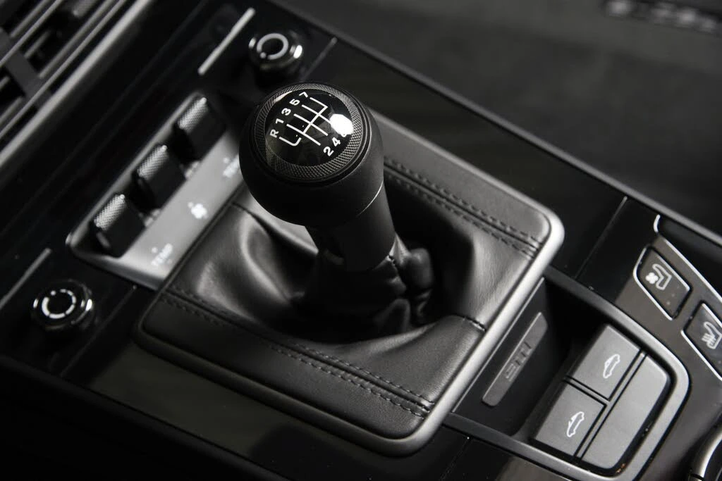 2022 Porsche 992 Targa 4 & 4S - Image 6 of 31