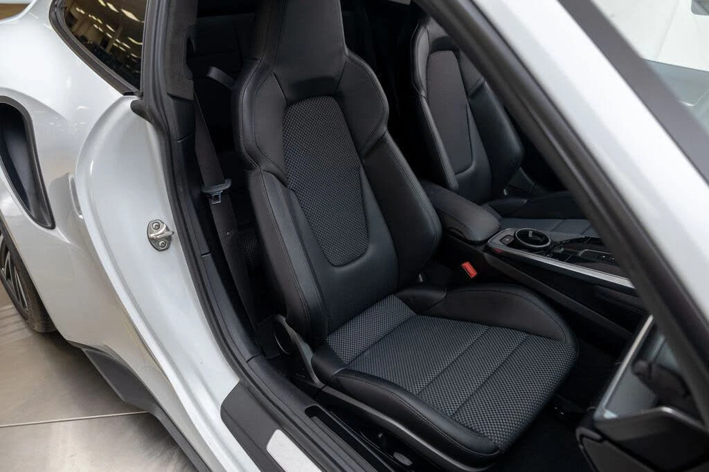 2022 Porsche 992 Turbo - Image 18 of 31