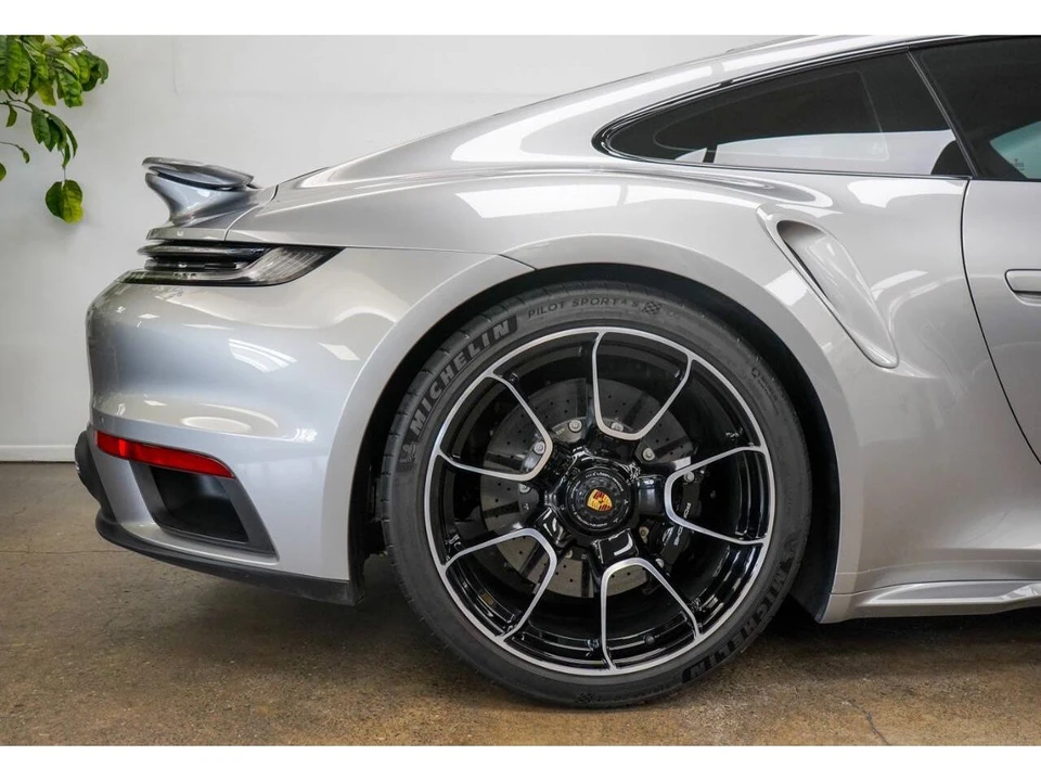 2022 Porsche 992 Carrera - Image 17 of 31