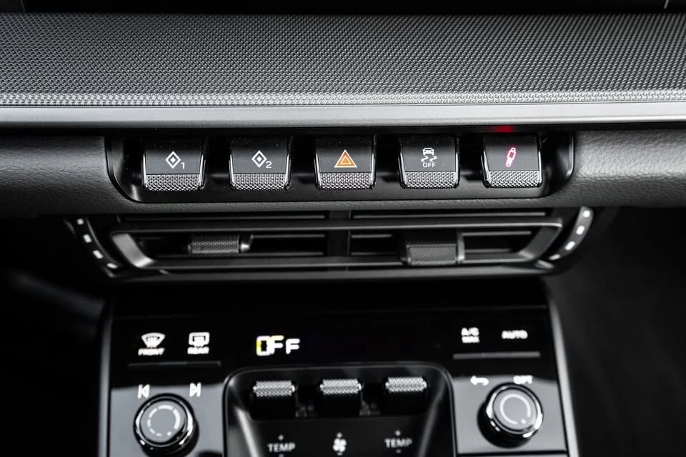 2022 Porsche 992 Carrera - Image 9 of 14