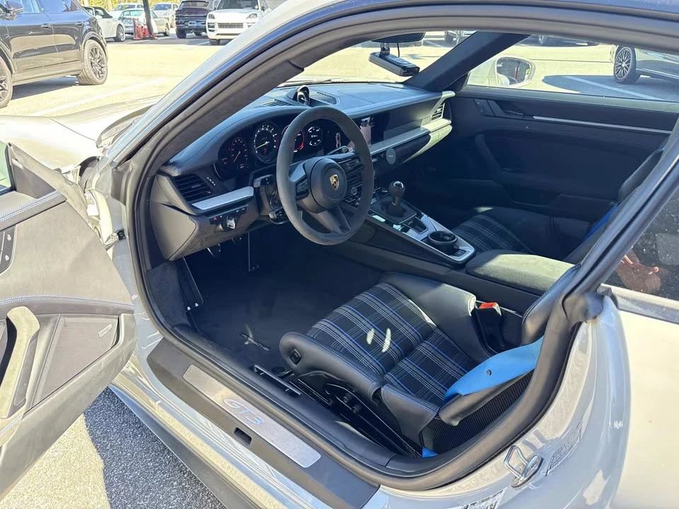2022 Porsche 992 GT3 - Image 9 of 10