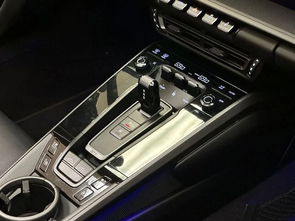 2022 Porsche 992 Targa 4 & 4S - Image 17 of 20