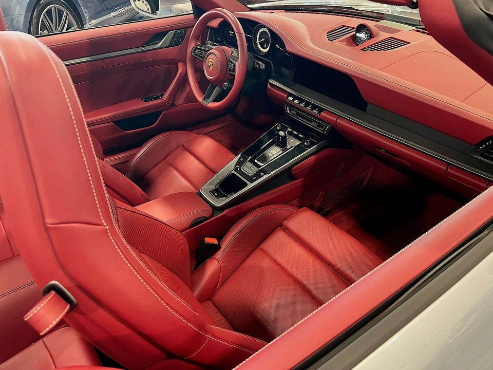 2022 Porsche 992 Carrera 4 - Image 19 of 27