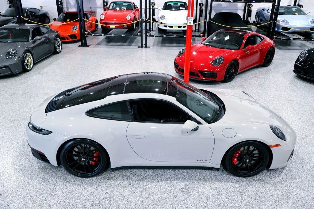 2022 Porsche - Image 8 of 12