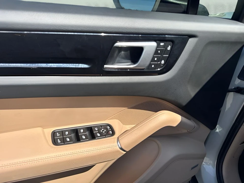 2022 Porsche 9Y0/9Y3 Cayenne - Image 28 of 31
