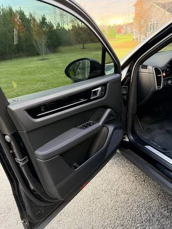2022 Porsche 9Y0/9Y3 Cayenne - Image 2 of 3