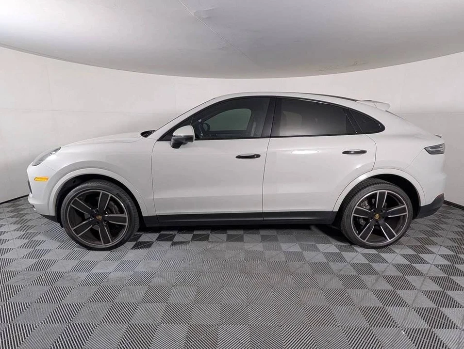 2022 Porsche 9Y0/9Y3 Cayenne Coupe - Image 2 of 5
