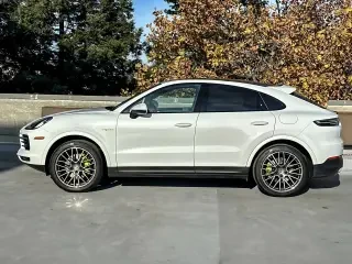 2022 Porsche 9Y0/9Y3 Cayenne - Image 2 of 3