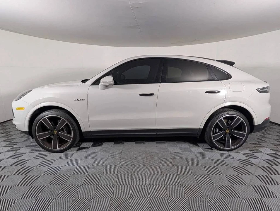 2022 Porsche 9Y0/9Y3 Cayenne Coupe - Image 2 of 5