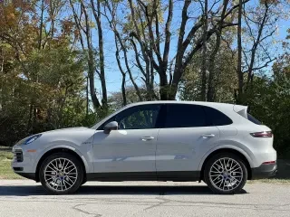 2022 Porsche 9Y0/9Y3 Cayenne - Image 2 of 4