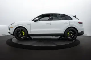 2022 Porsche 9Y0/9Y3 Cayenne - Image 2 of 9
