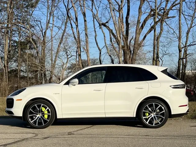2022 Porsche 9Y0/9Y3 Cayenne - Image 2 of 9