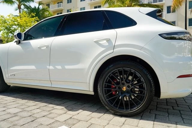 2022 Porsche 9Y0/9Y3 Cayenne GTS - Image 18 of 31