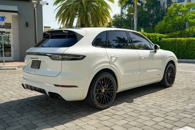 2022 Porsche 9Y0/9Y3 Cayenne GTS - Image 27 of 31