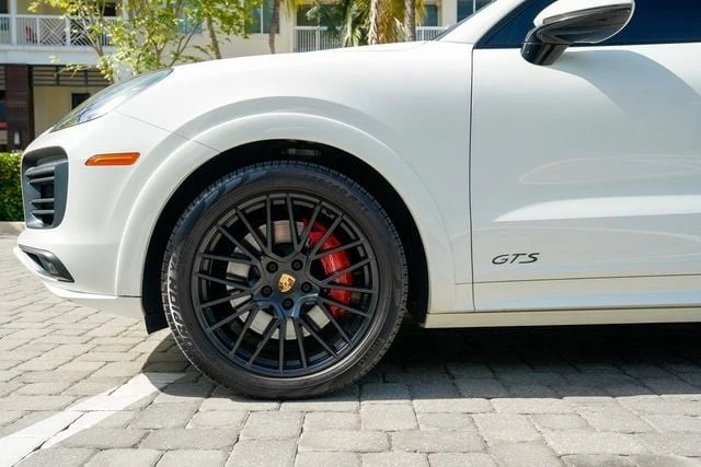 2022 Porsche 9Y0/9Y3 Cayenne GTS - Image 13 of 31