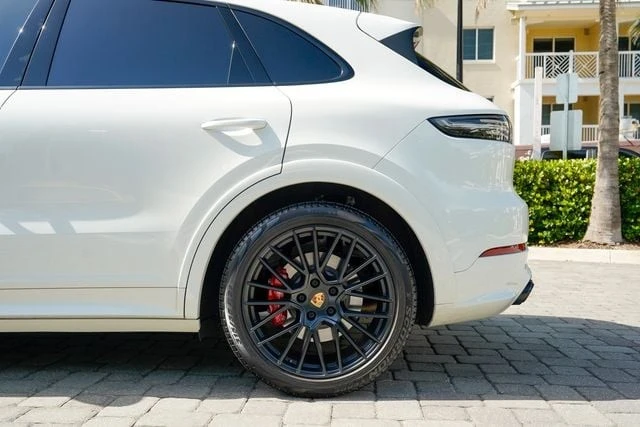 2022 Porsche 9Y0/9Y3 Cayenne GTS - Image 16 of 31