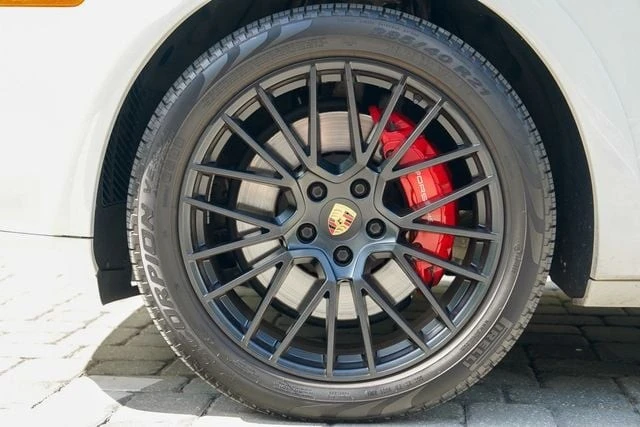 2022 Porsche 9Y0/9Y3 Cayenne GTS - Image 14 of 31