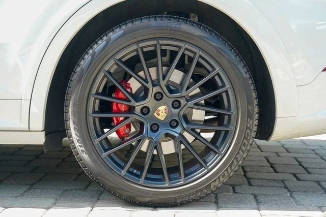 2022 Porsche 9Y0/9Y3 Cayenne GTS - Image 17 of 31