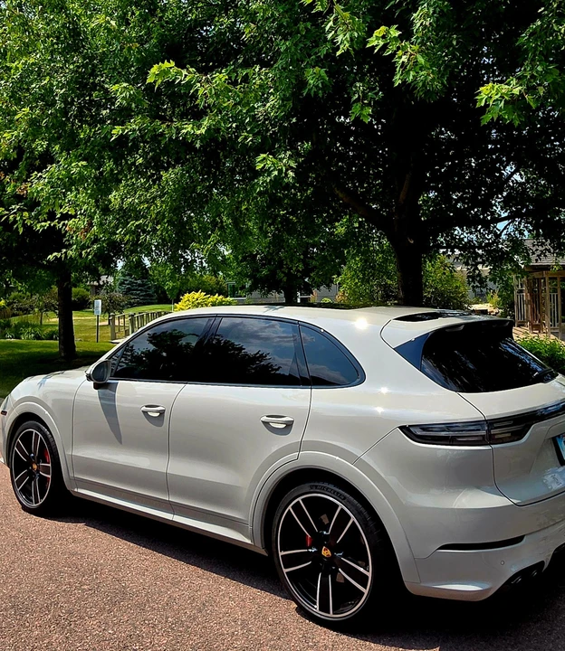 2022 Porsche 9Y0/9Y3 Cayenne GTS - Image 2 of 15