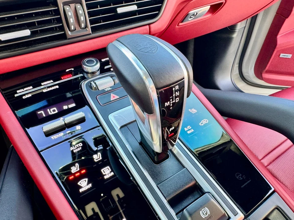 2022 Porsche 9Y0/9Y3 Cayenne GTS - Image 12 of 19