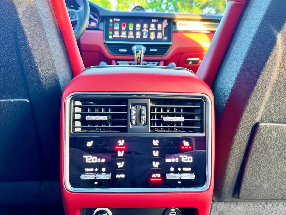 2022 Porsche 9Y0/9Y3 Cayenne GTS - Image 16 of 19