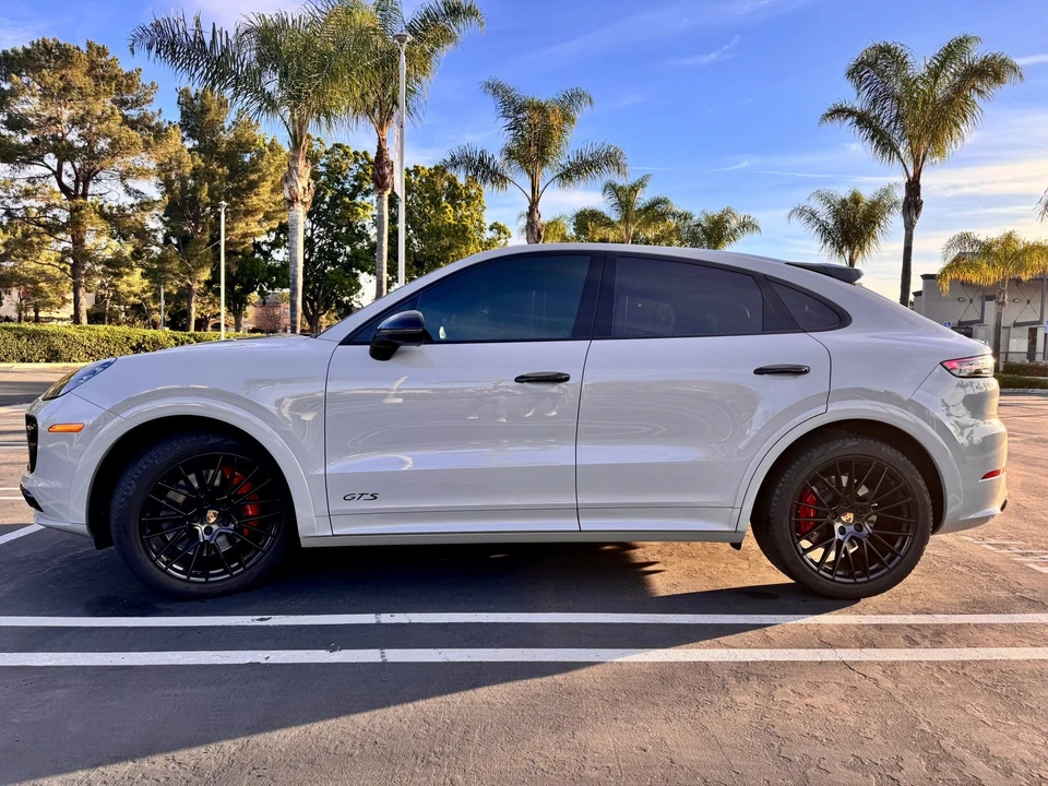 2022 Porsche 9Y0/9Y3 Cayenne GTS - Image 4 of 19