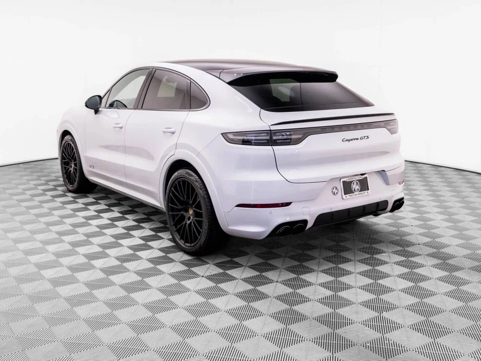 2022 Porsche 9Y0/9Y3 Cayenne GTS - Image 3 of 5