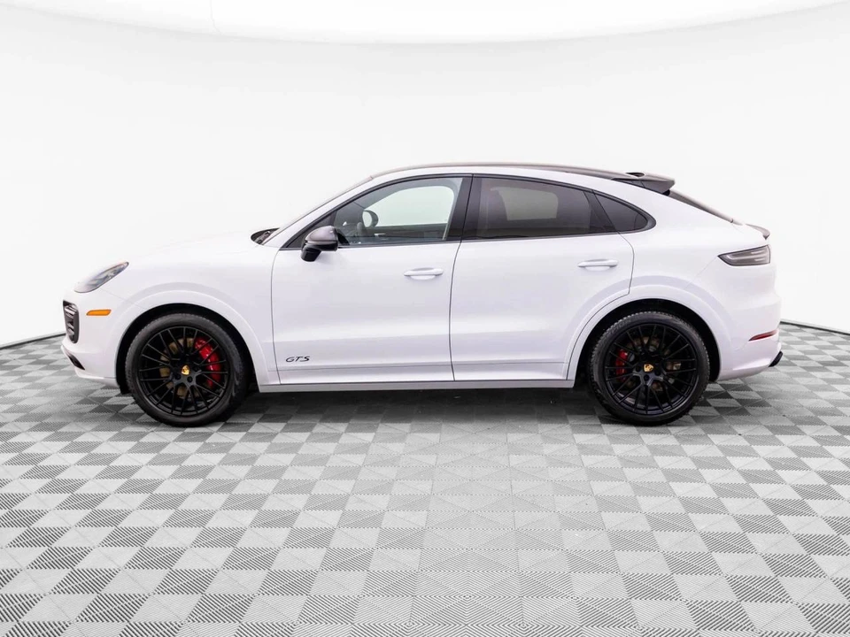 2022 Porsche 9Y0/9Y3 Cayenne GTS - Image 2 of 5