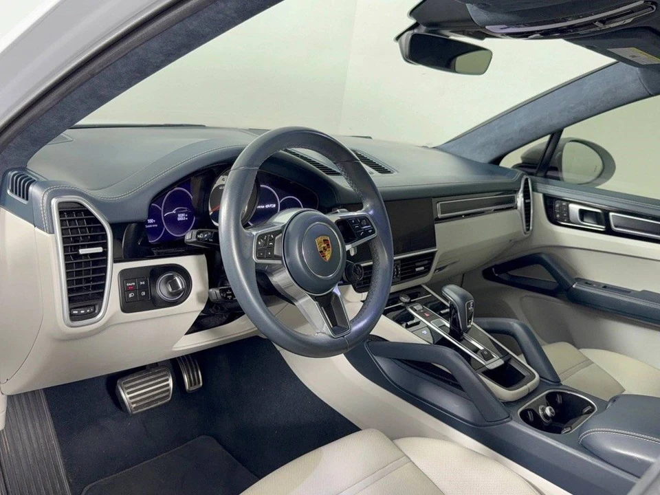 2022 Porsche 9Y0/9Y3 Cayenne GTS - Image 4 of 5