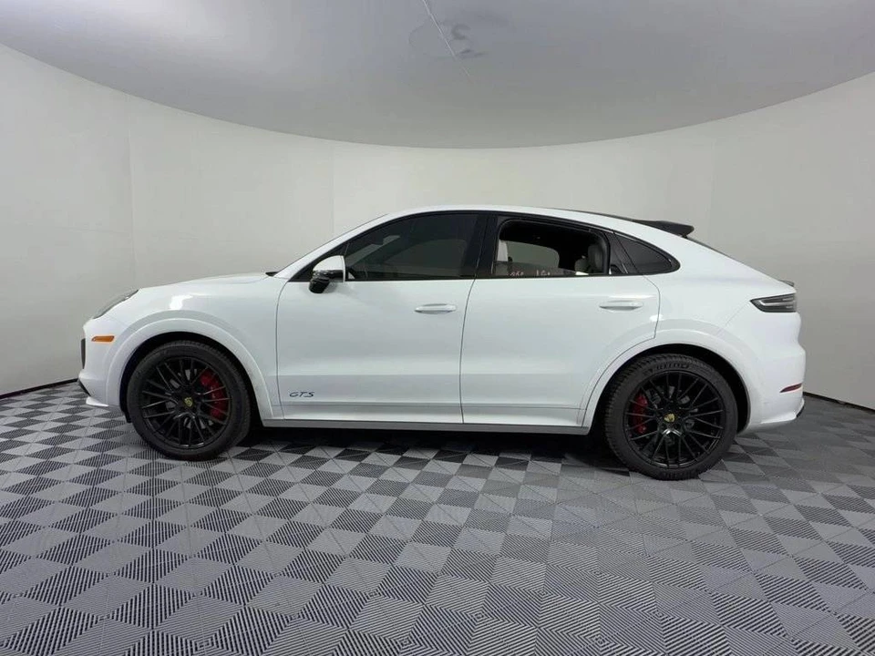 2022 Porsche 9Y0/9Y3 Cayenne GTS - Image 2 of 5