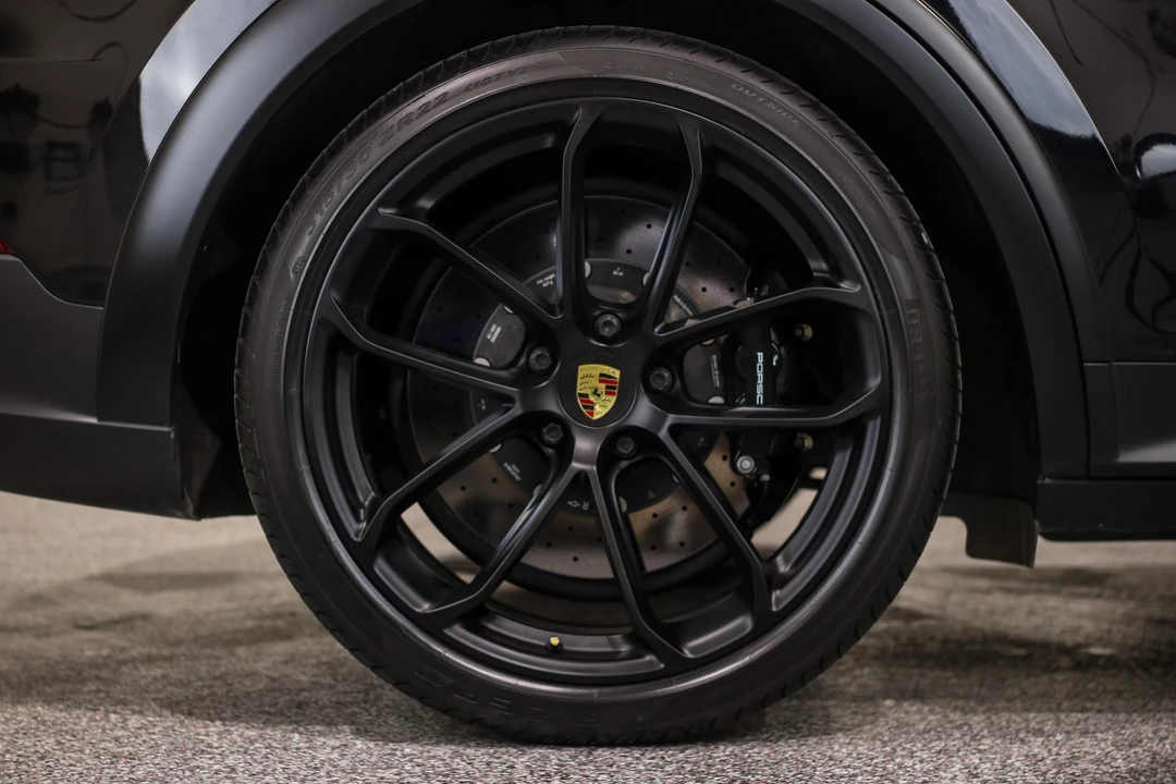 2022 Porsche 9Y0/9Y3 Cayenne GTS - Image 28 of 31