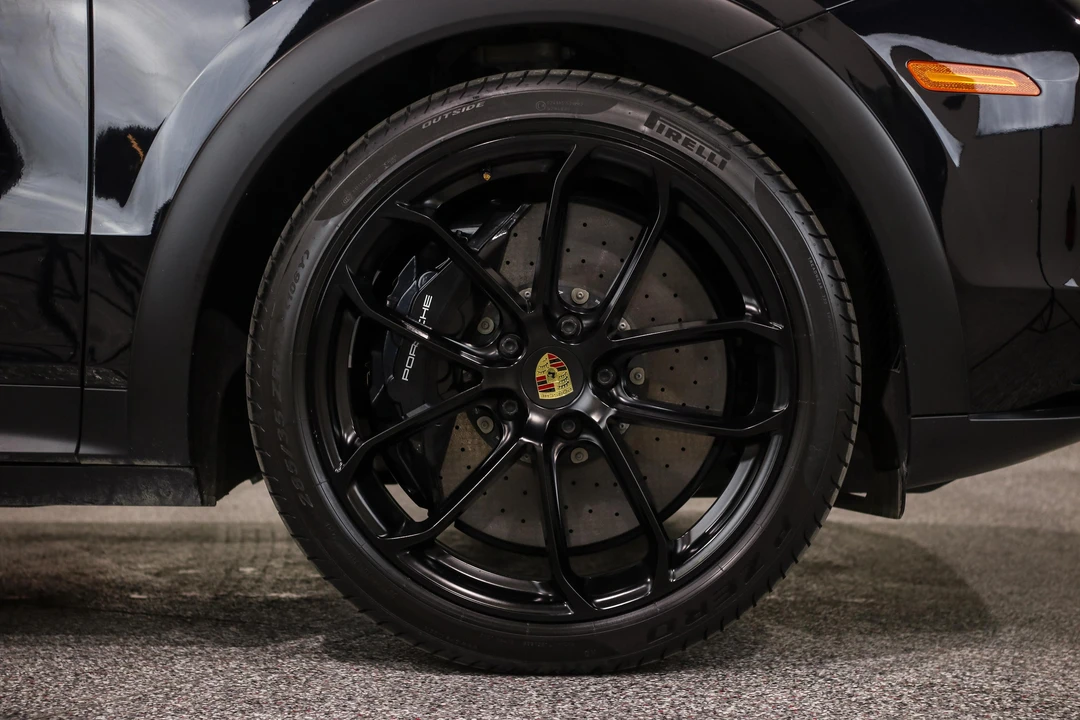 2022 Porsche 9Y0/9Y3 Cayenne GTS - Image 29 of 31
