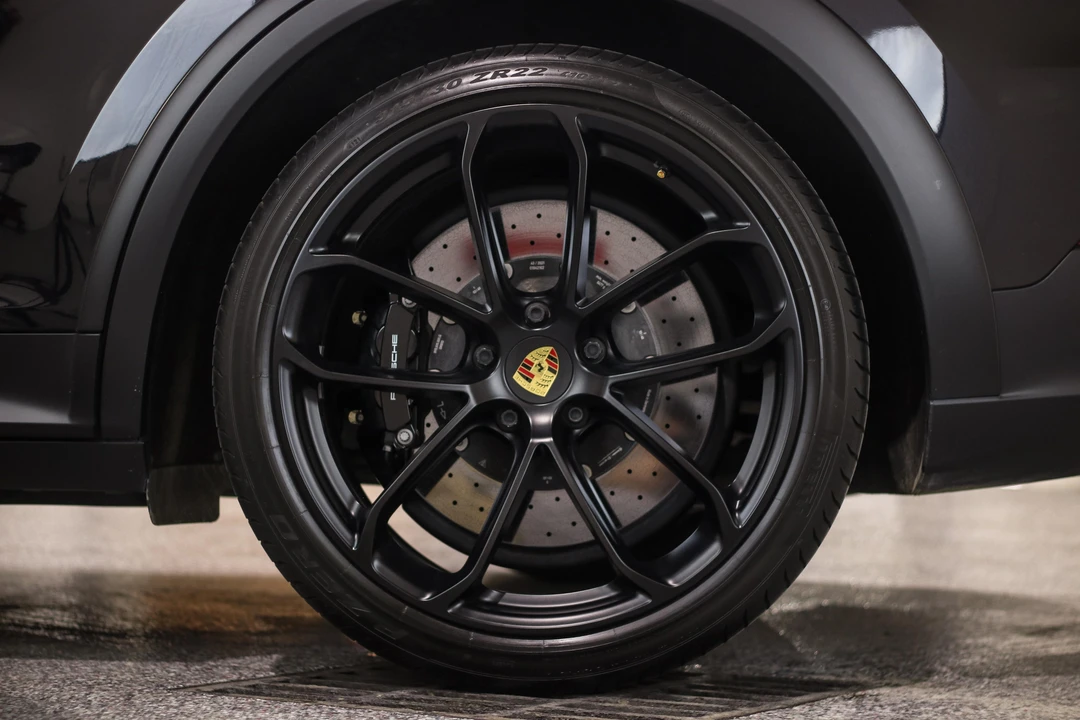 2022 Porsche 9Y0/9Y3 Cayenne GTS - Image 27 of 31