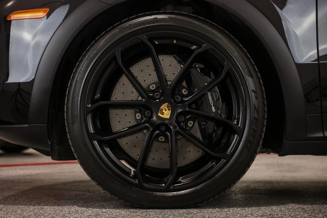 2022 Porsche 9Y0/9Y3 Cayenne GTS - Image 26 of 31