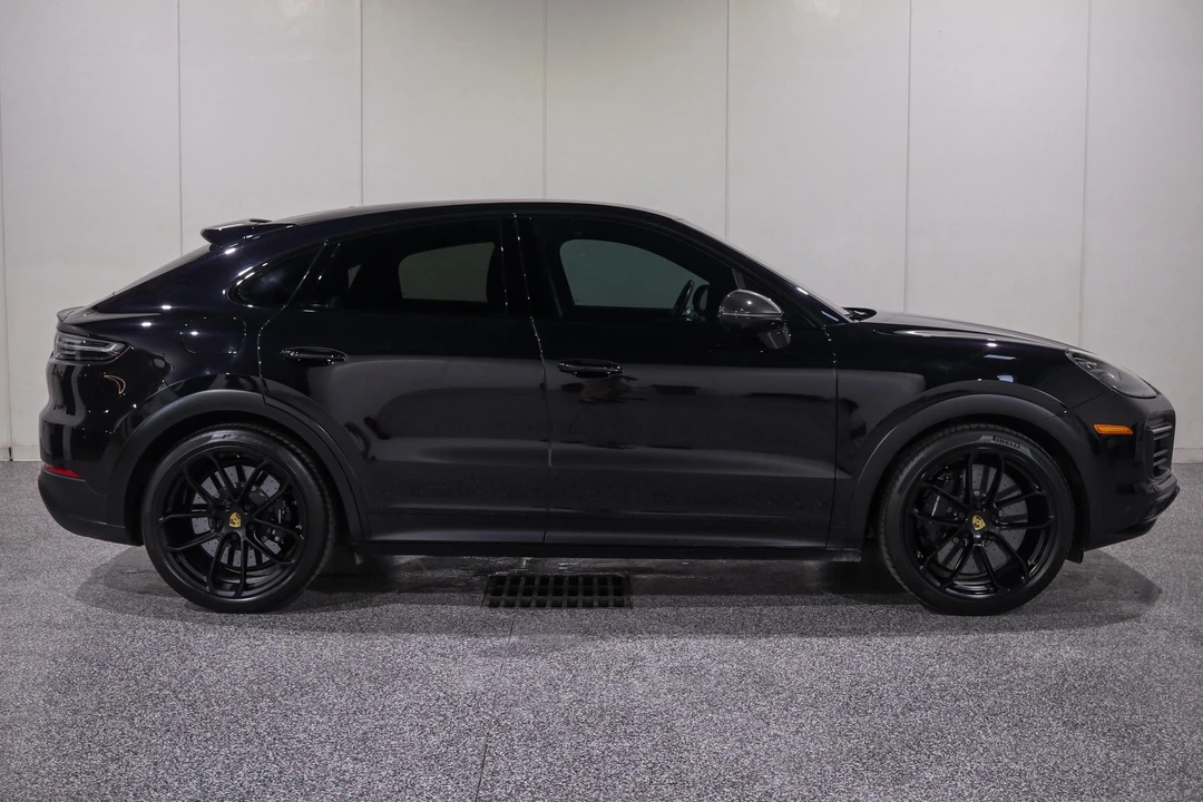 2022 Porsche 9Y0/9Y3 Cayenne GTS - Image 3 of 31