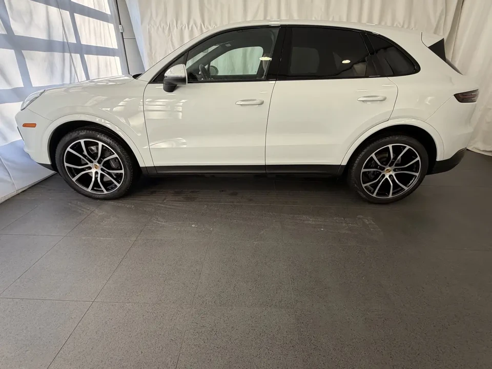 2022 Porsche 9Y0/9Y3 Cayenne - Image 2 of 12