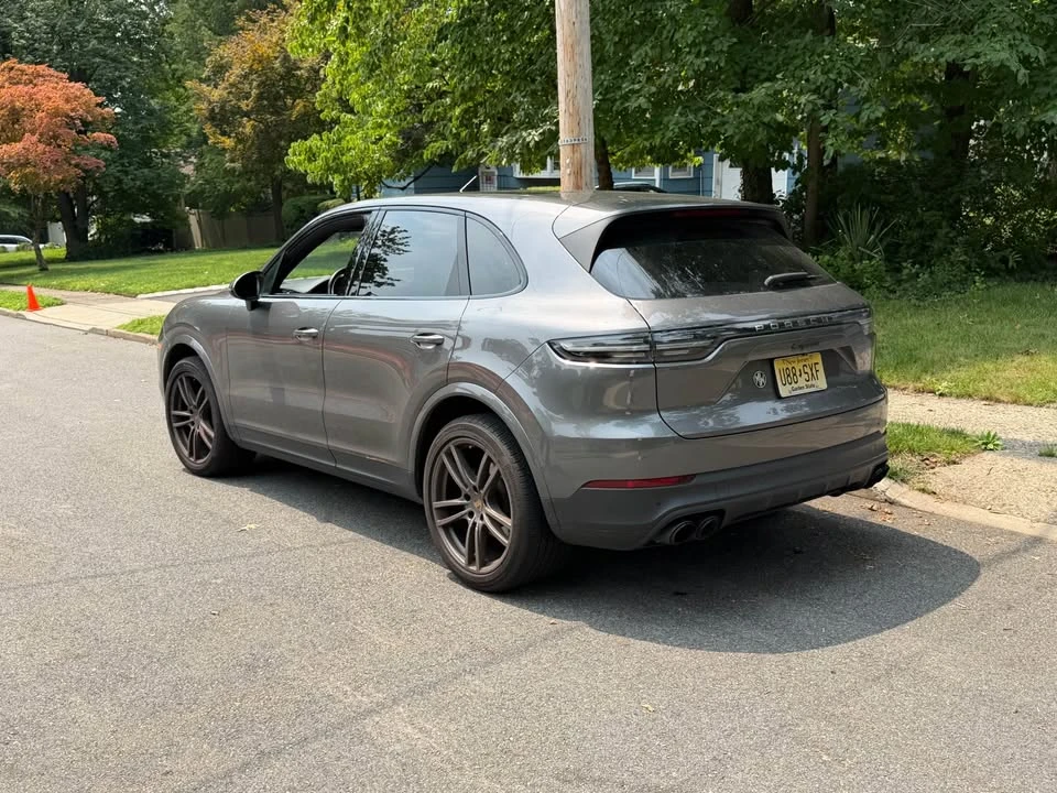 2022 Porsche 9Y0/9Y3 Cayenne - Image 2 of 10