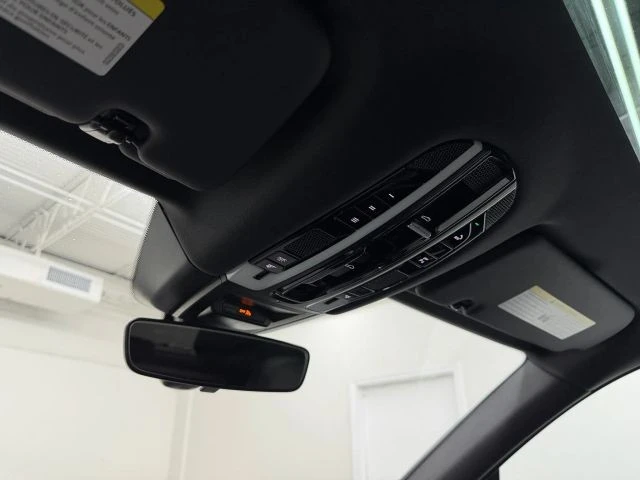 2022 Porsche - Image 29 of 31