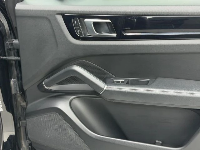 2022 Porsche - Image 18 of 31