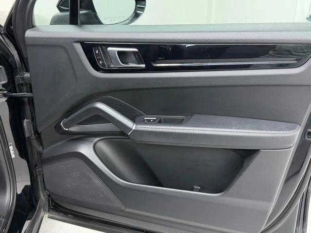 2022 Porsche - Image 17 of 31