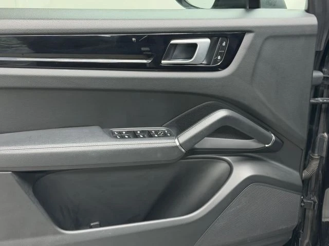 2022 Porsche - Image 16 of 31